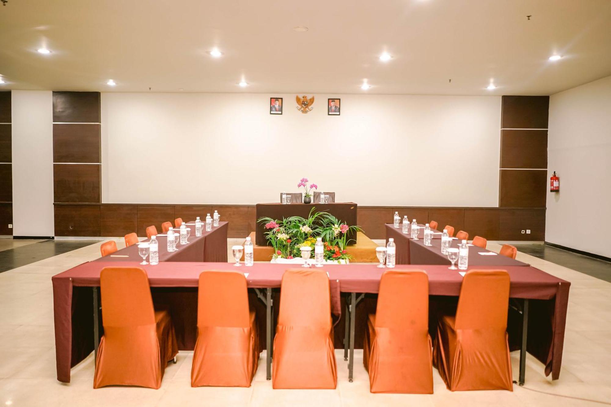 Sahid T-More Hotel Kupang  Exterior photo