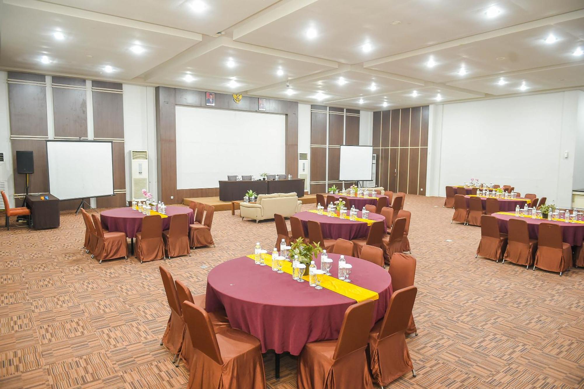 Sahid T-More Hotel Kupang  Exterior photo