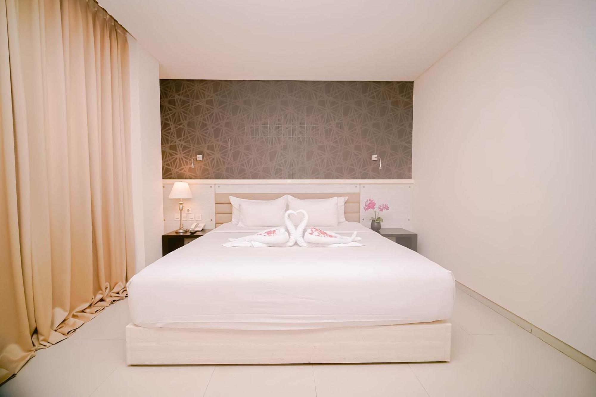 Sahid T-More Hotel Kupang  Exterior photo