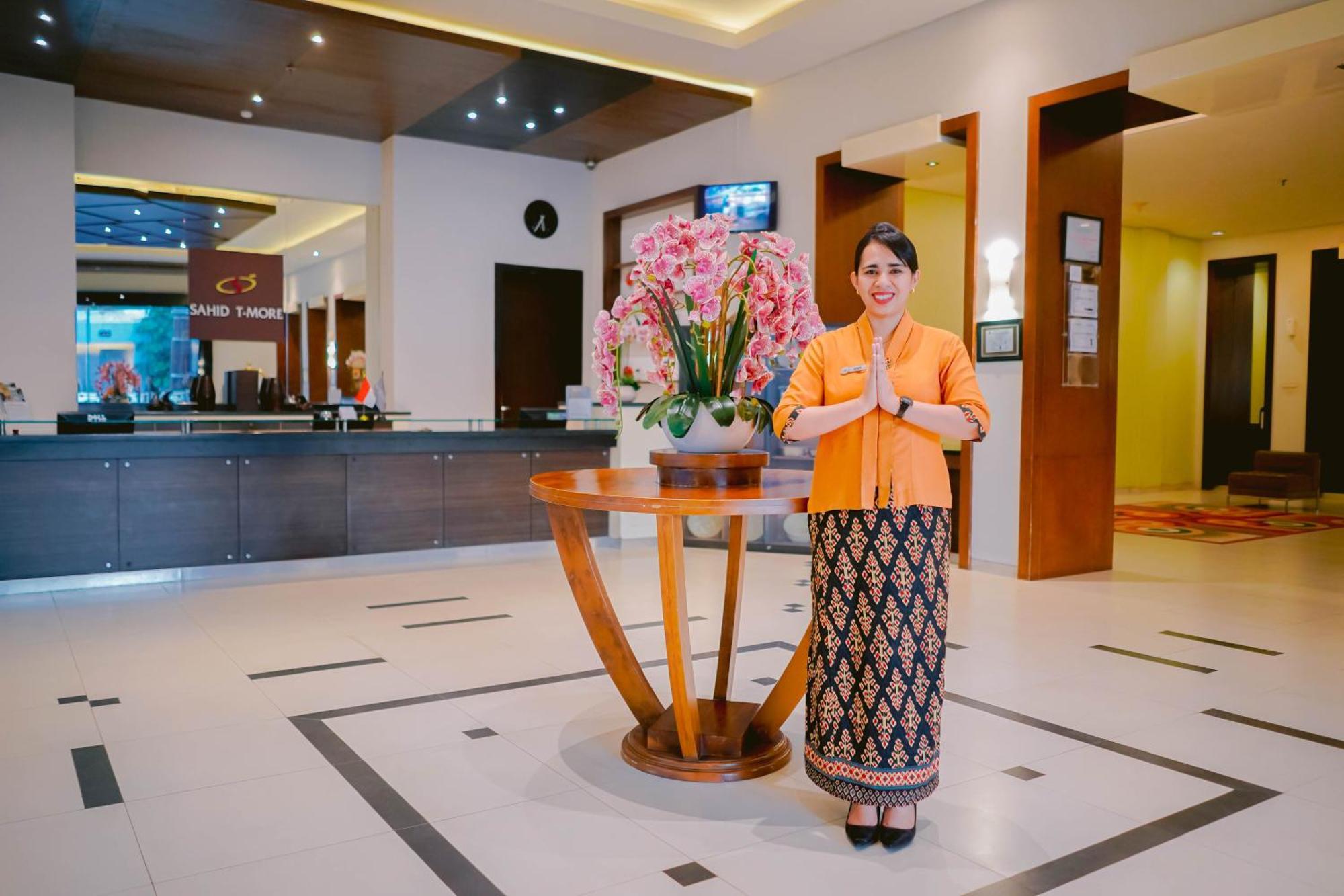Sahid T-More Hotel Kupang  Exterior photo