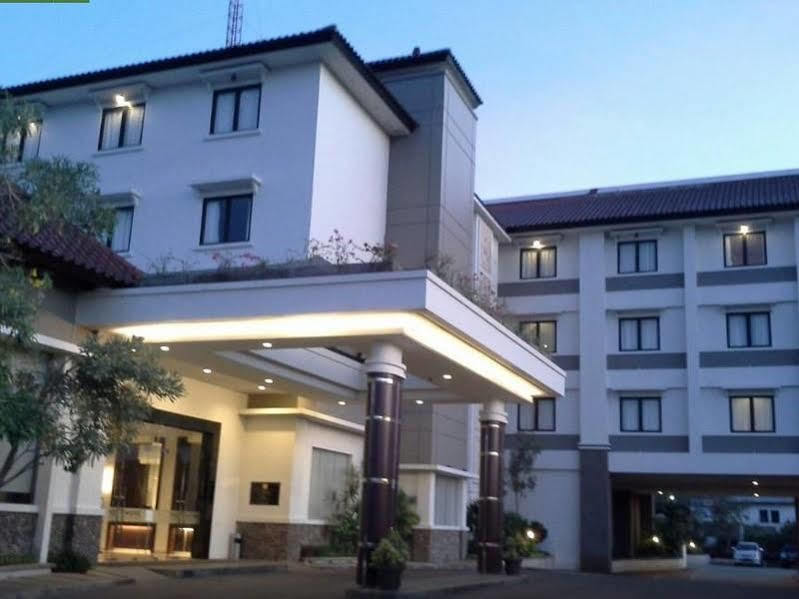 Sahid T-More Hotel Kupang  Exterior photo